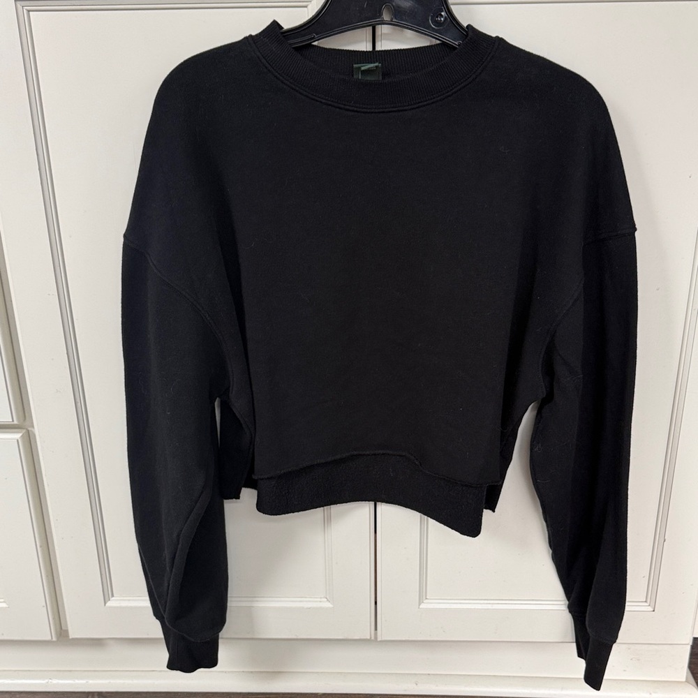 wild fable Black Sweatshirt cropped with rolled edge XS